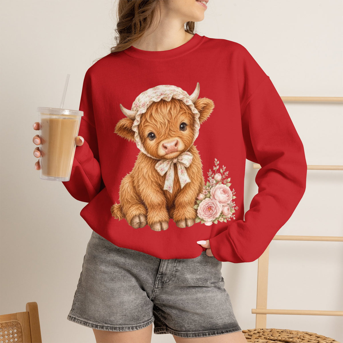 Sweatshirt mit Hochlandkalb und rosa Blumen