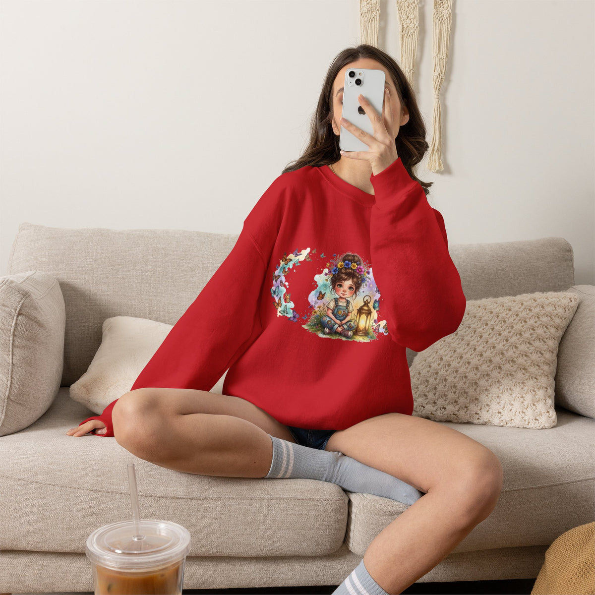 Sweatshirt mit Mädchen, Laterne und Schmetterlingen