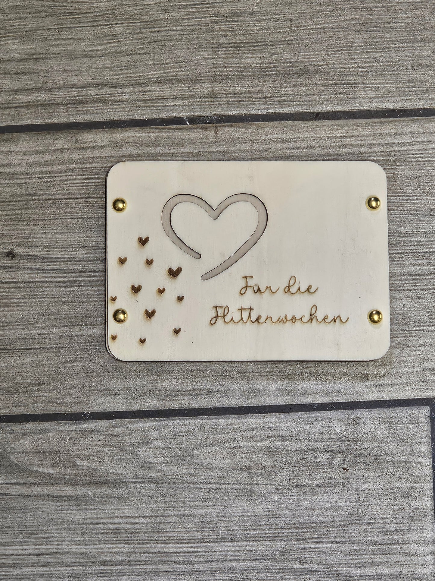 Holzkarte mit Gravur – „Für die Flitterwochen“