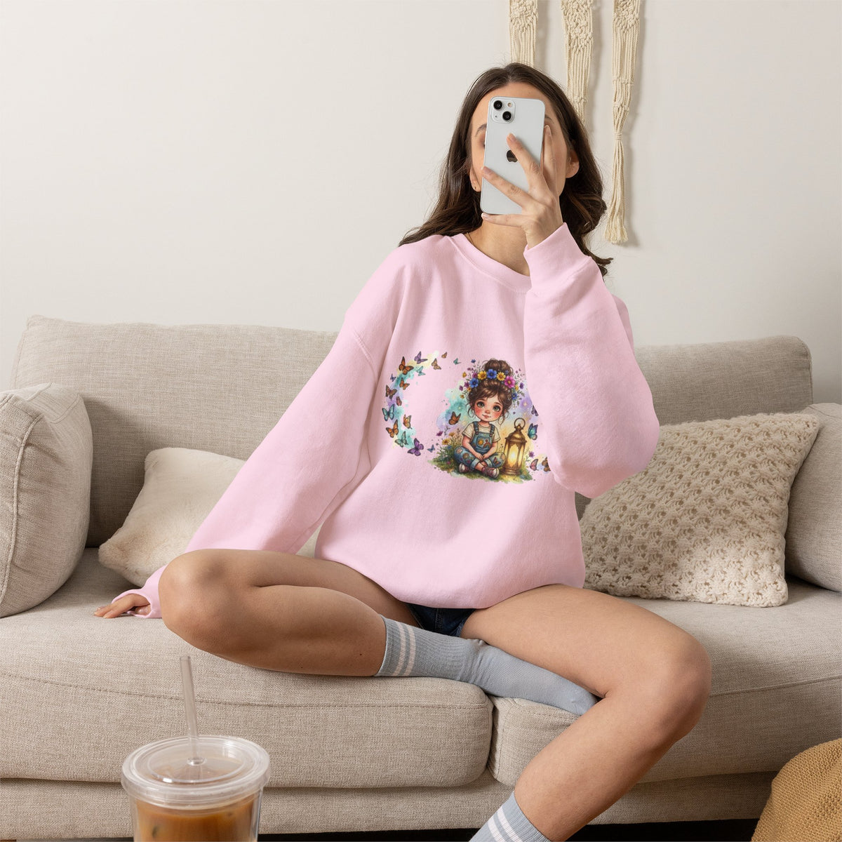 Sweatshirt mit Mädchen, Laterne und Schmetterlingen