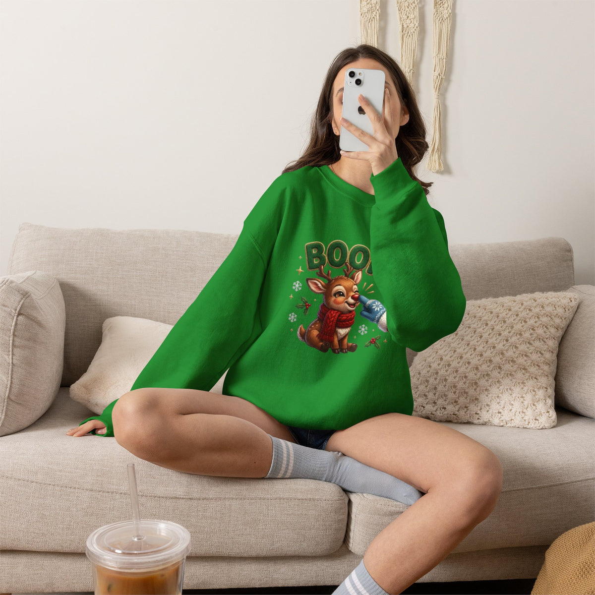 Weihnachtssweatshirt mit Rentier und „BOOP!“-Motiv