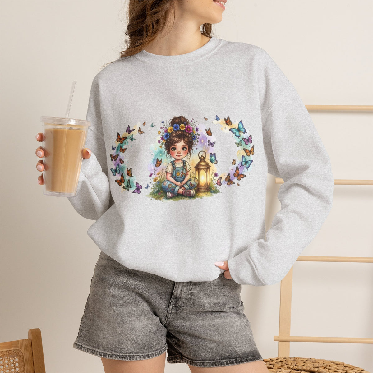 Sweatshirt mit Mädchen, Laterne und Schmetterlingen