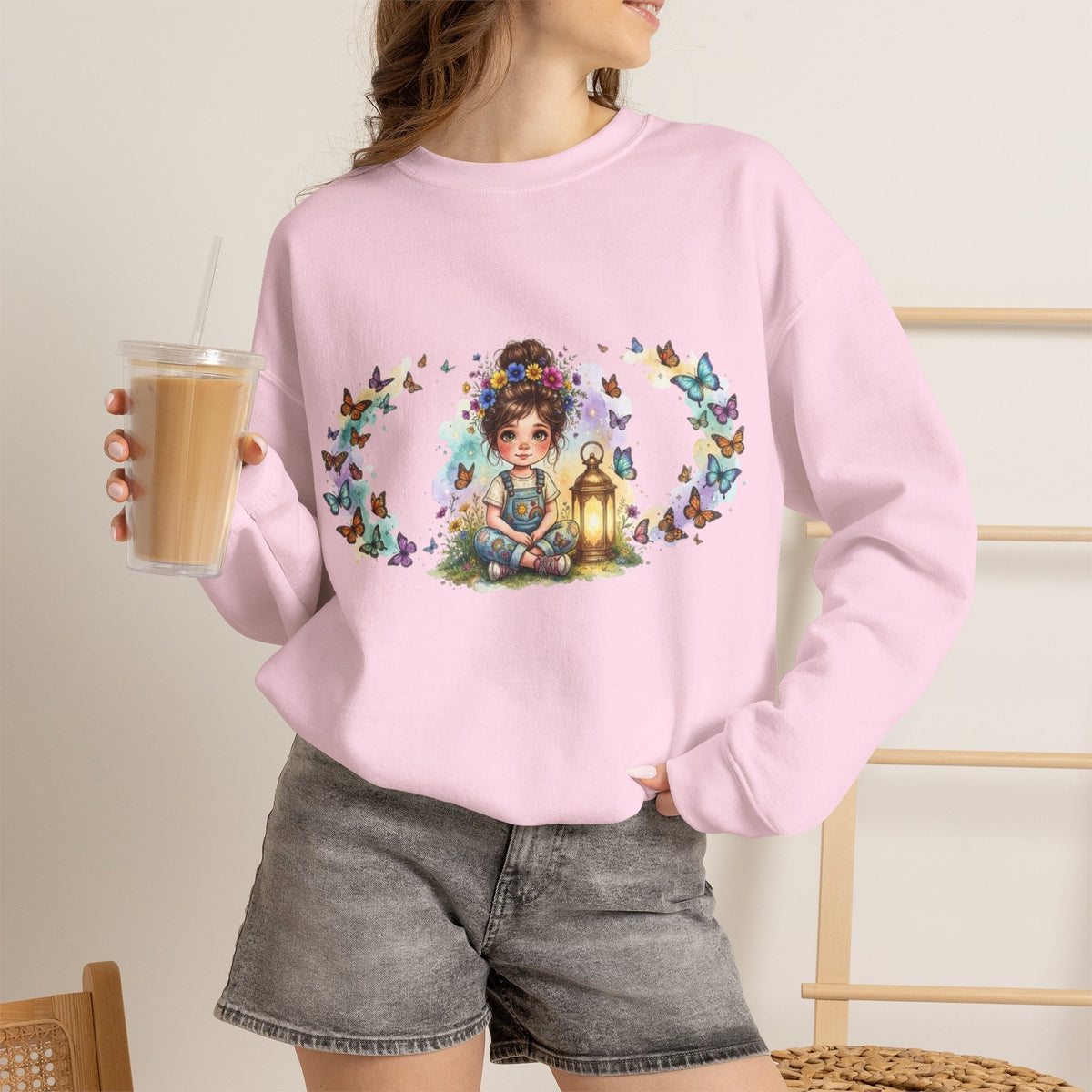 Sweatshirt mit Mädchen, Laterne und Schmetterlingen