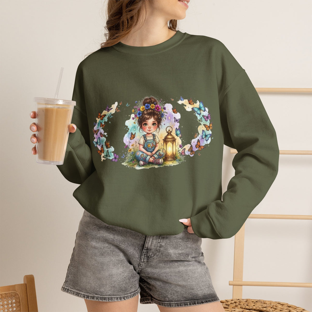 Sweatshirt mit Mädchen, Laterne und Schmetterlingen