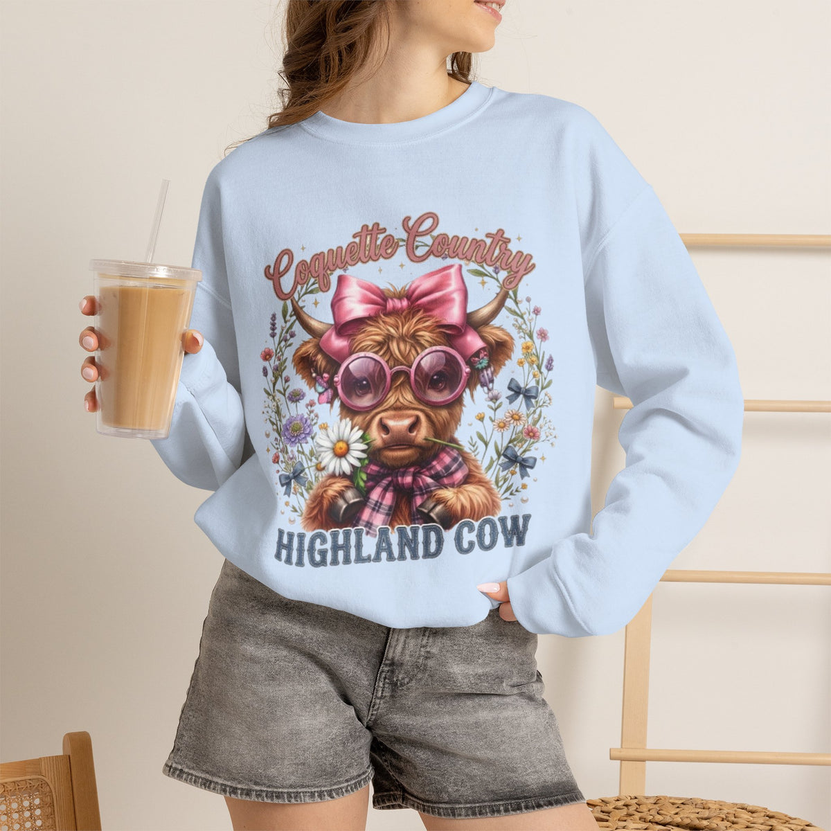 Sweatshirt mit Hochlandrind, rosa Schleife und Sonnenbrille