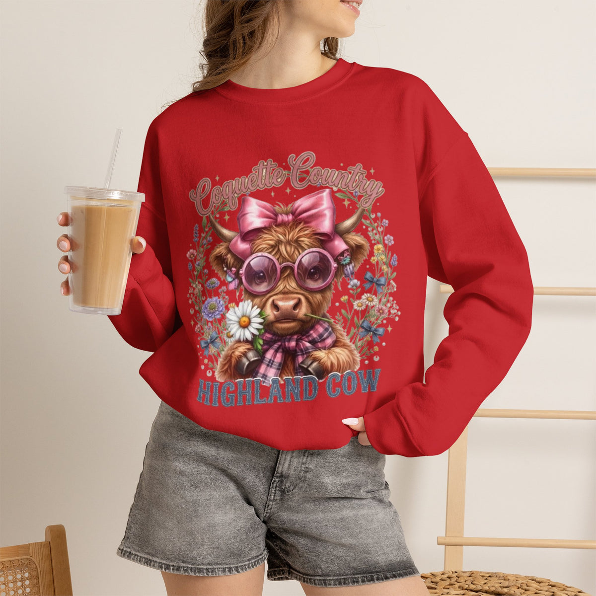Sweatshirt mit Hochlandrind, rosa Schleife und Sonnenbrille