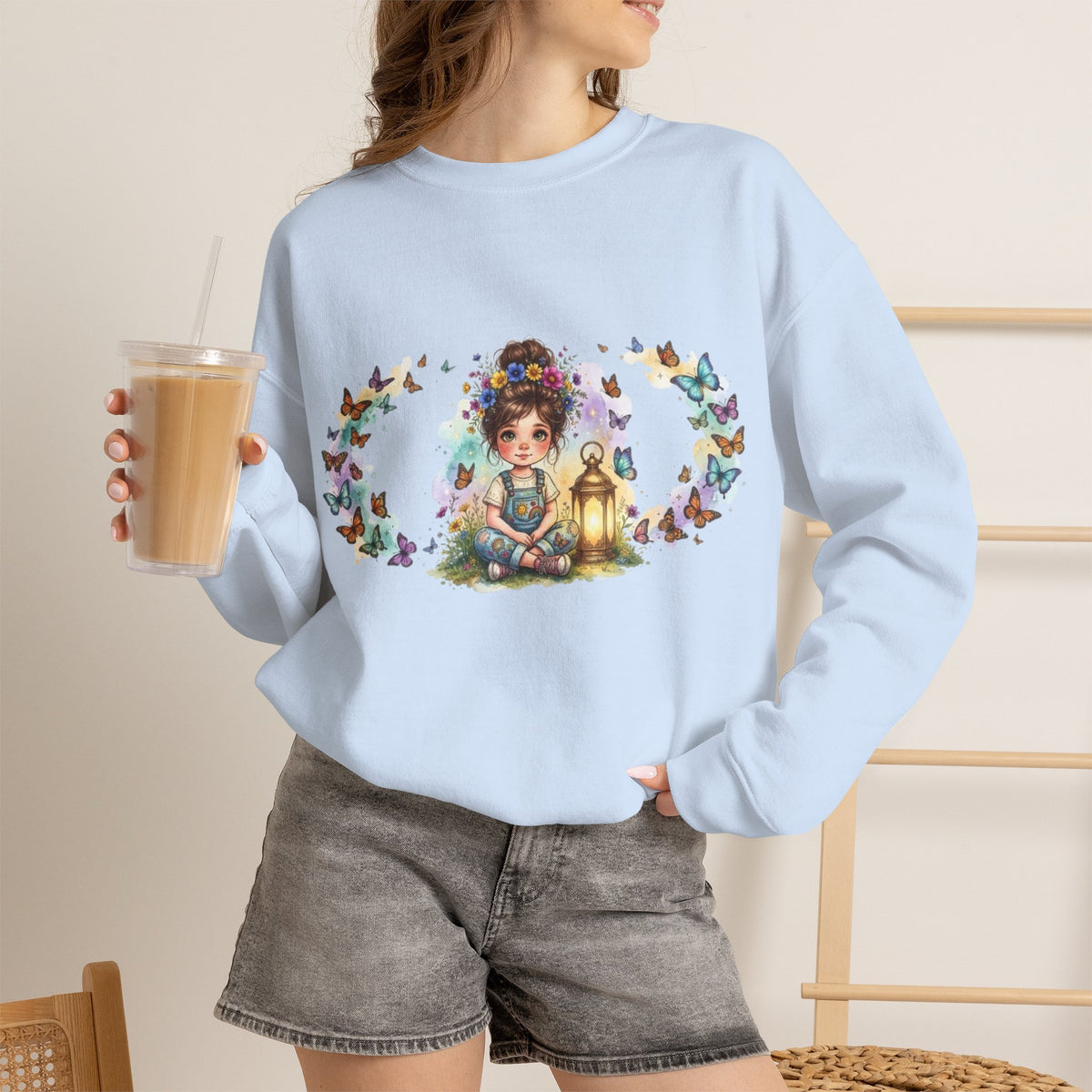 Sweatshirt mit Mädchen, Laterne und Schmetterlingen