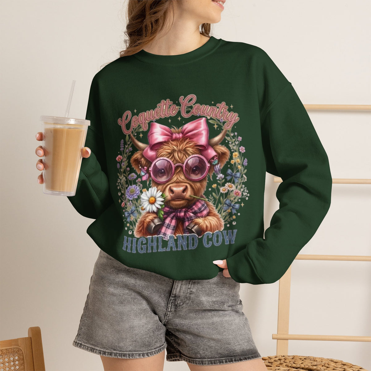 Sweatshirt mit Hochlandrind, rosa Schleife und Sonnenbrille