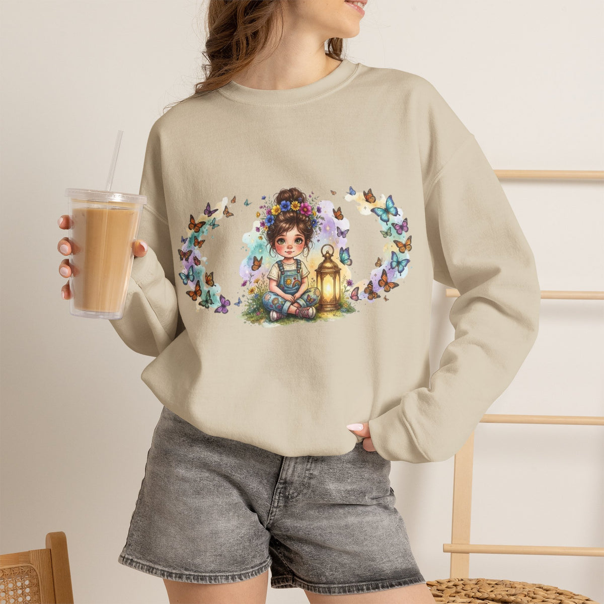 Sweatshirt mit Mädchen, Laterne und Schmetterlingen