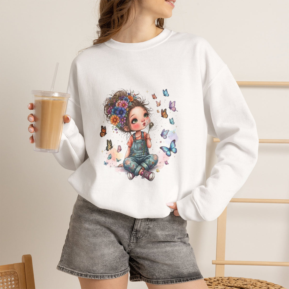 Sweatshirt mit Mädchen-Motiv, Blumen und Schmetterlingen