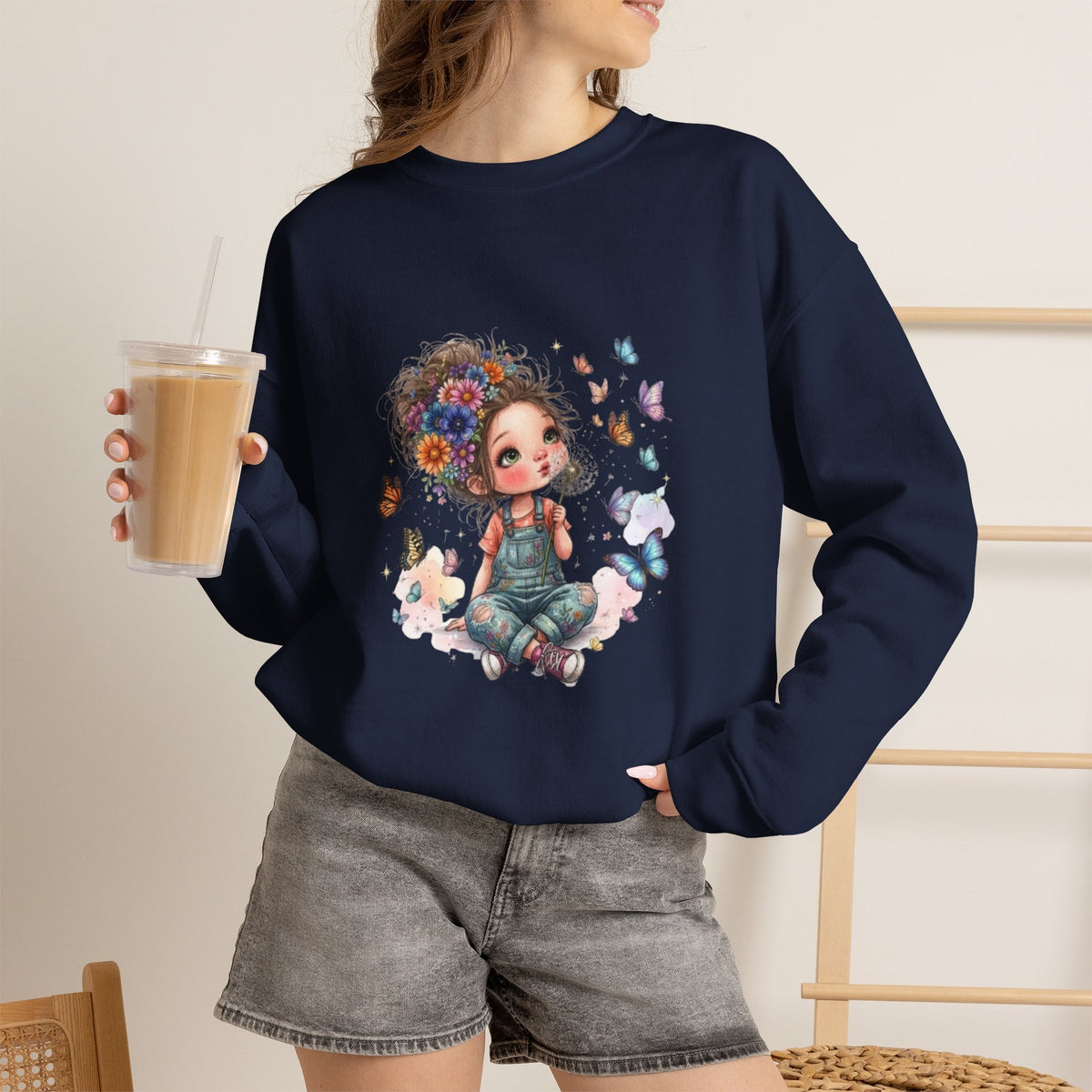 Sweatshirt mit Mädchen-Motiv, Blumen und Schmetterlingen