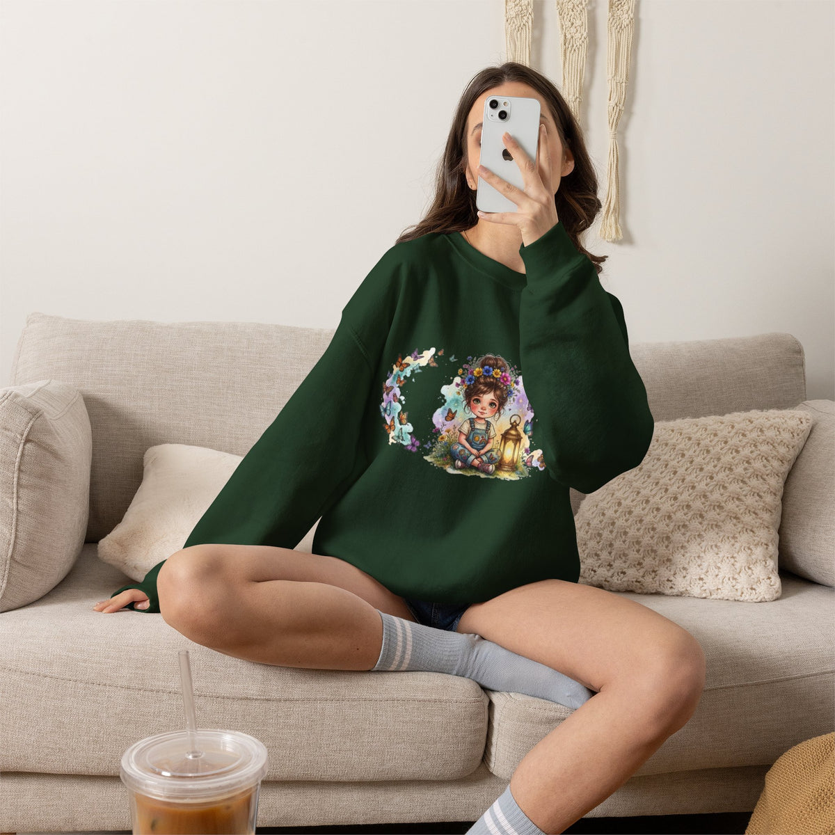 Sweatshirt mit Mädchen, Laterne und Schmetterlingen