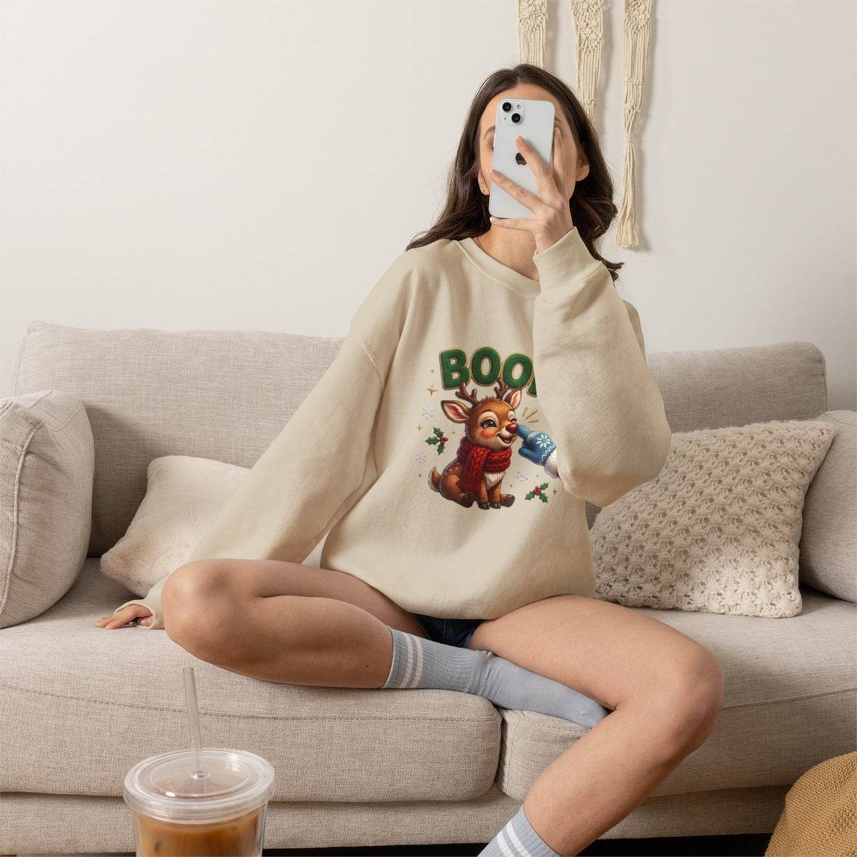 Weihnachtssweatshirt mit Rentier und „BOOP!“-Motiv