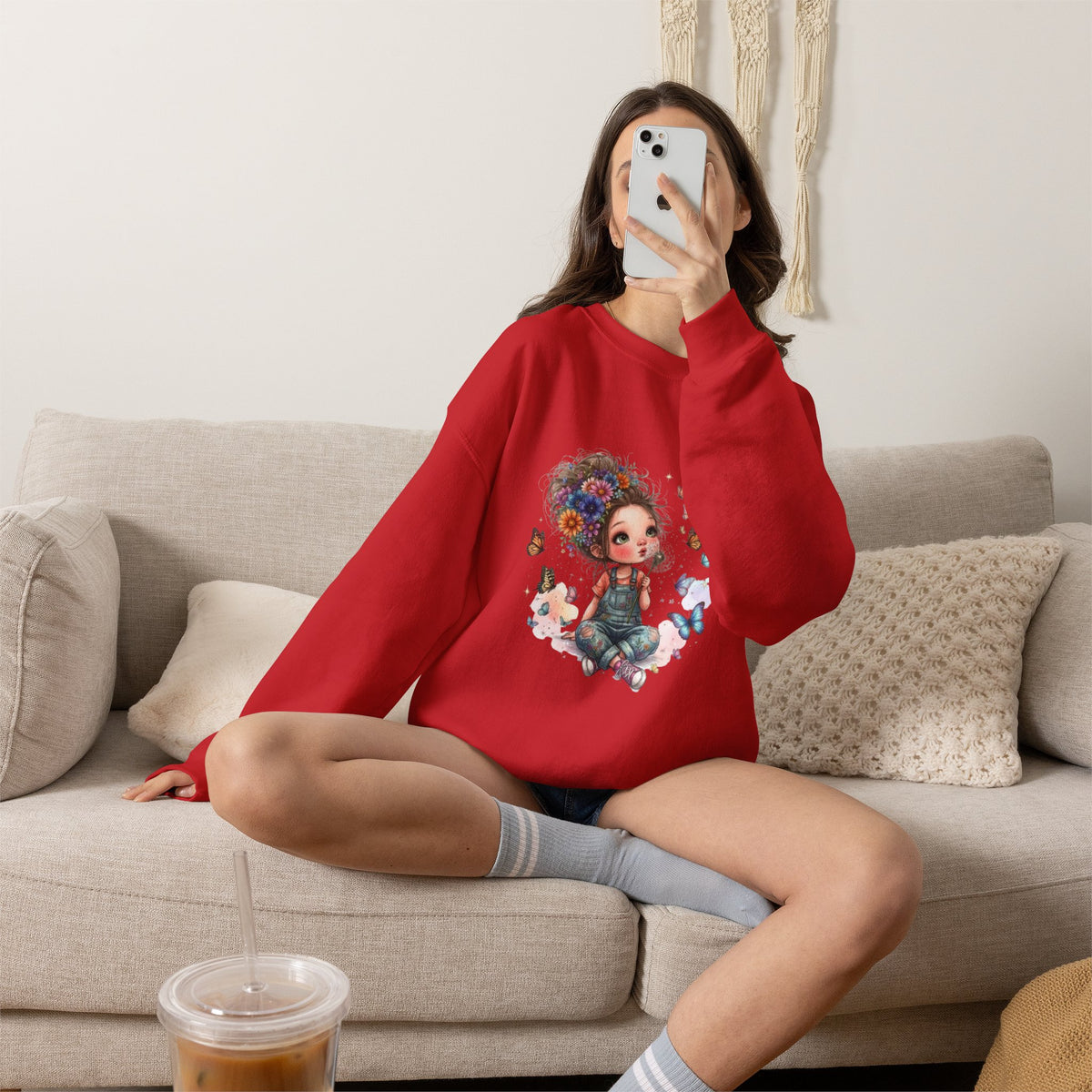 Sweatshirt mit Mädchen-Motiv, Blumen und Schmetterlingen