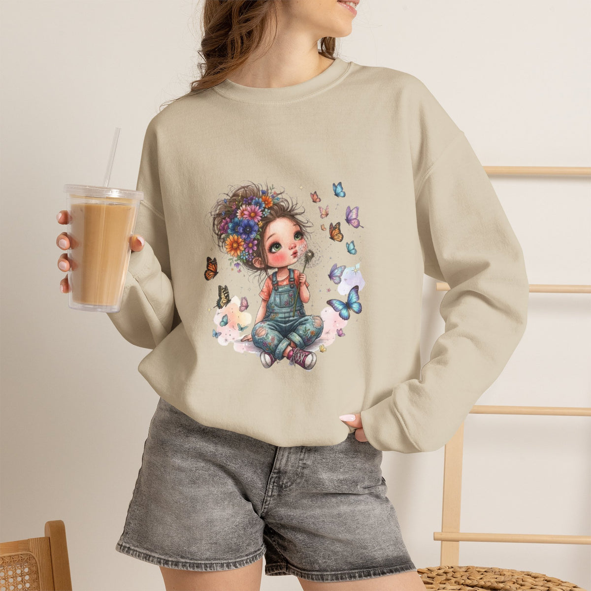 Sweatshirt mit Mädchen-Motiv, Blumen und Schmetterlingen