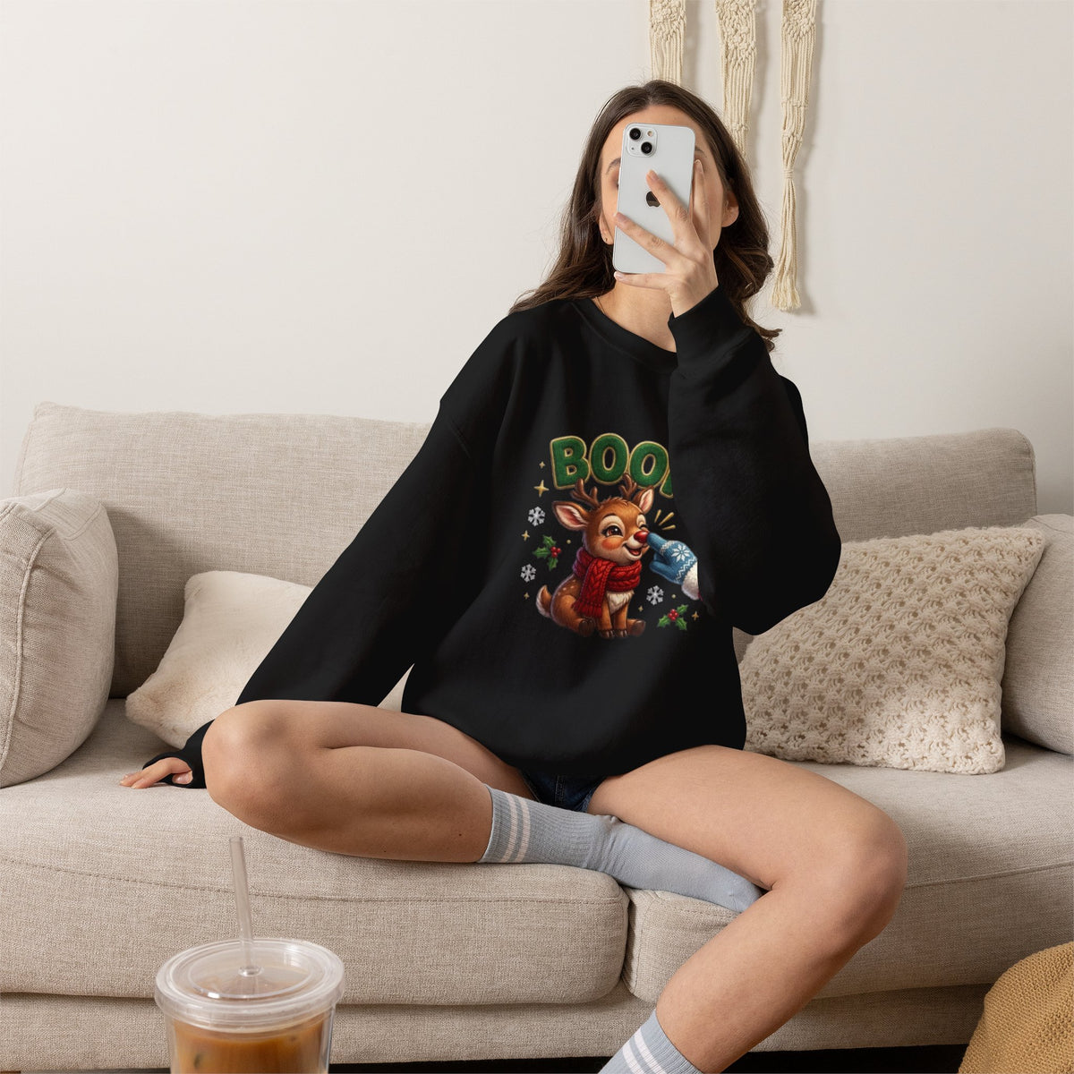 Weihnachtssweatshirt mit Rentier und „BOOP!“-Motiv