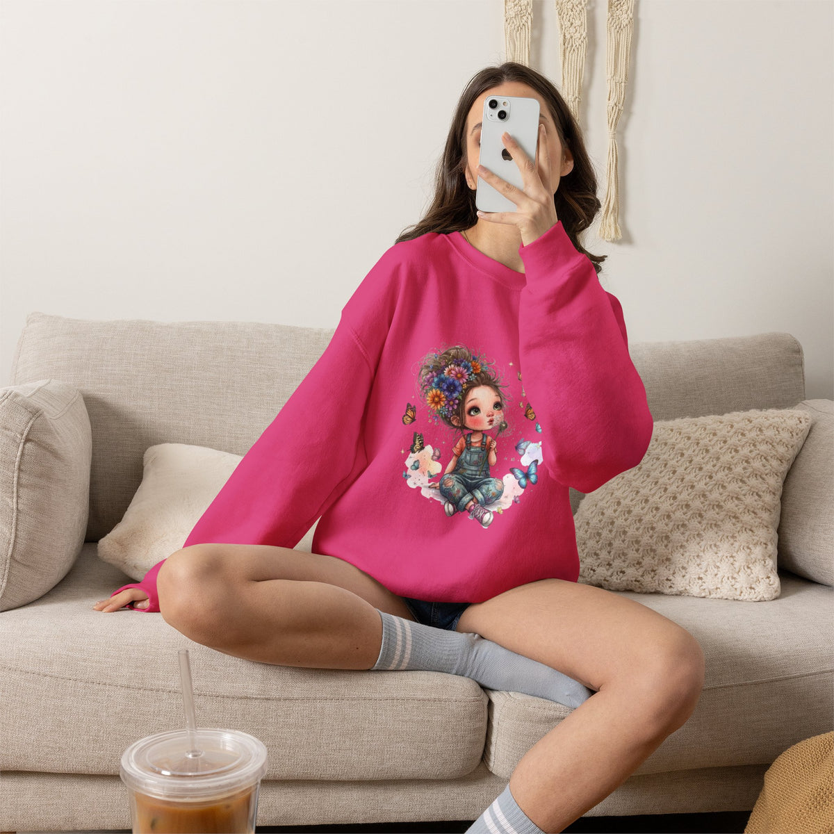 Sweatshirt mit Mädchen-Motiv, Blumen und Schmetterlingen