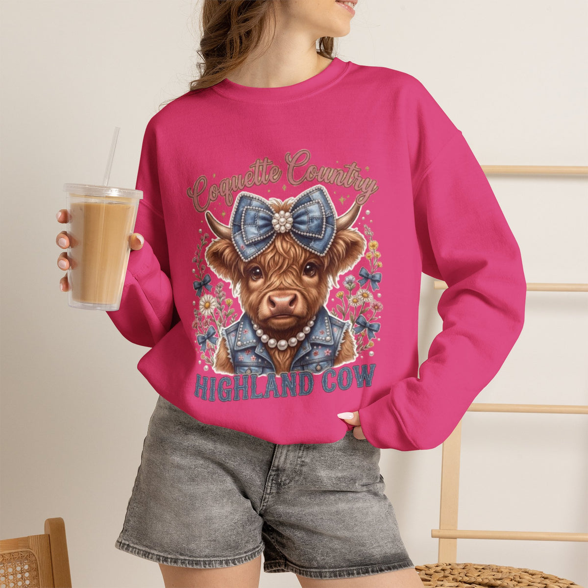 Sweatshirt mit Hochlandrind und blauer Schleife