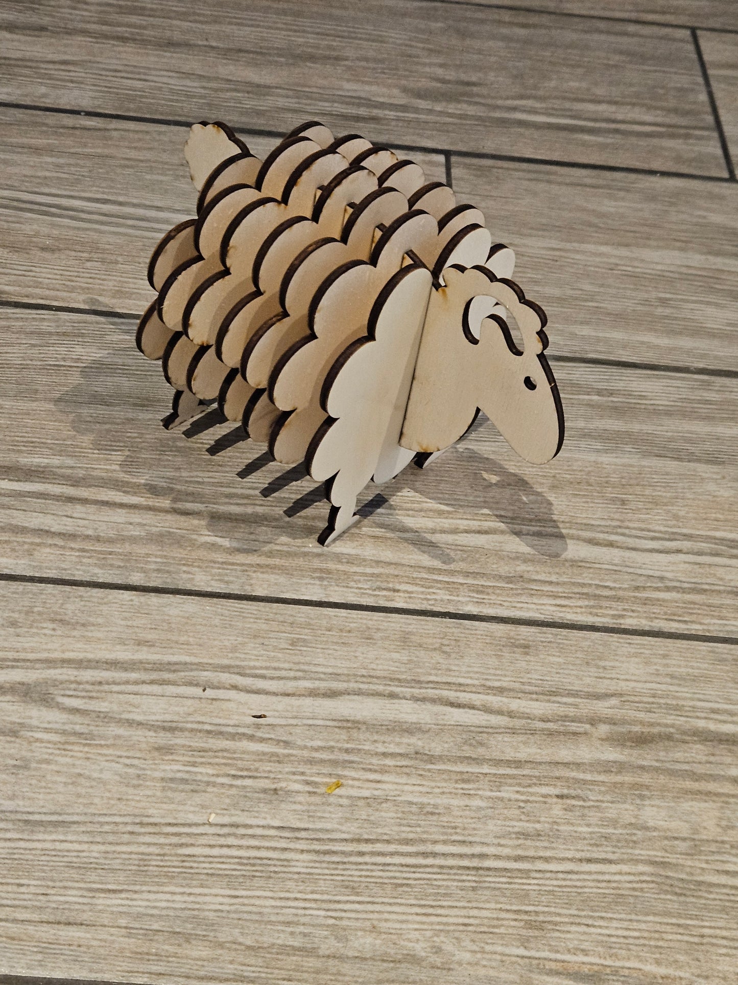 Süße Schaf-Untersetzer aus Holz –  Set mit Halter