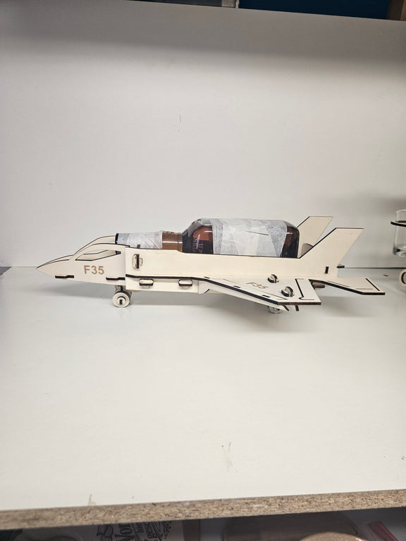 F35 Holzmodell Flugzeug Flaschenhalter