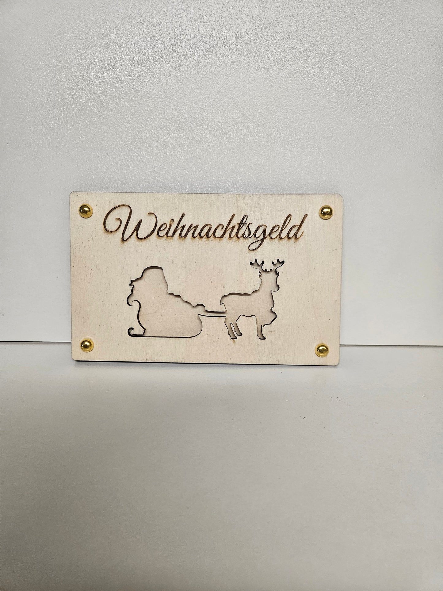 Lasergravierte Holztafel Weihnachtsgeld mit Weihnachtsmann und Rentier