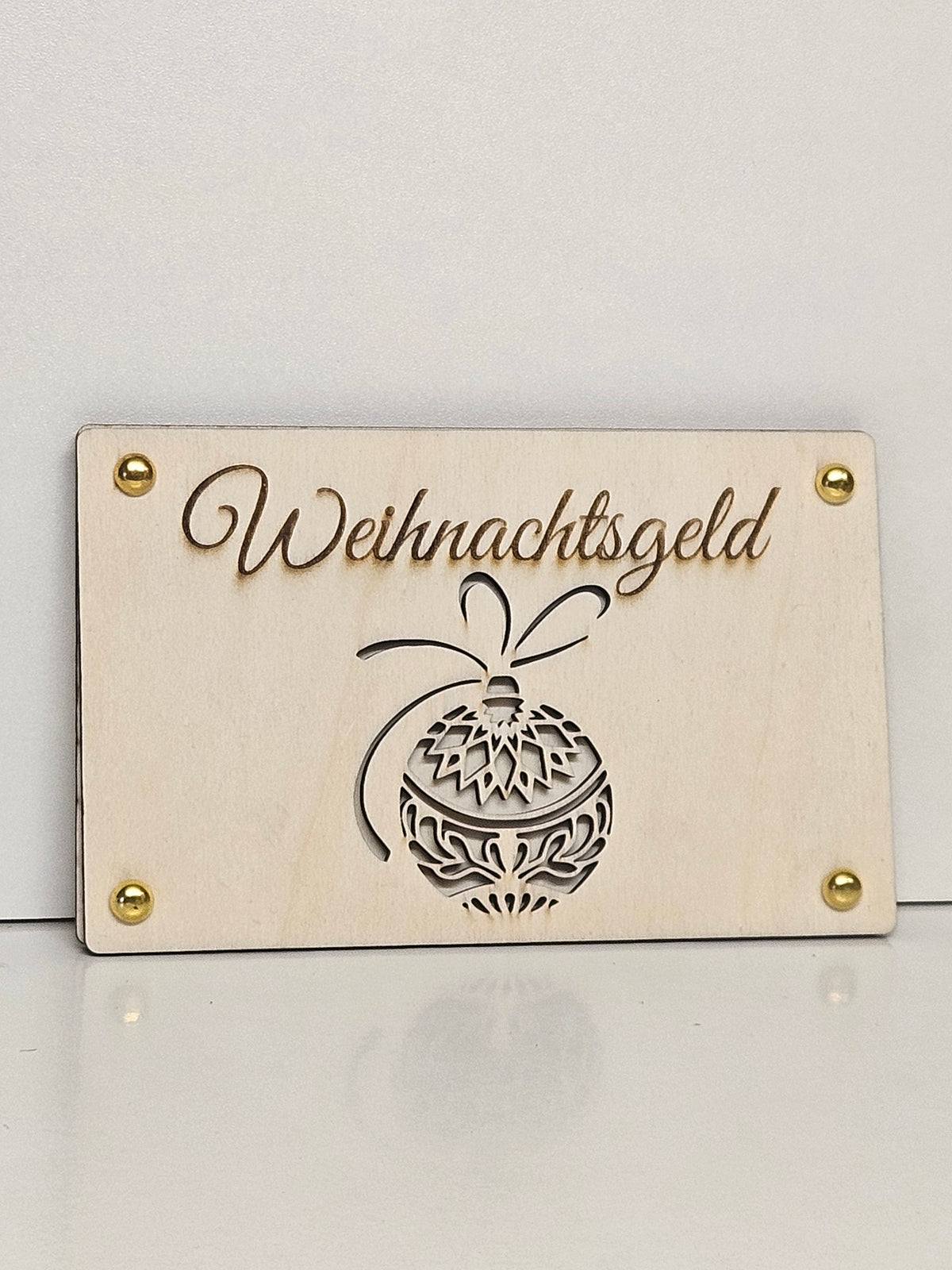 Lasergravierte Holztafel Weihnachtsgeld mit Christbaumkugel-Motiv