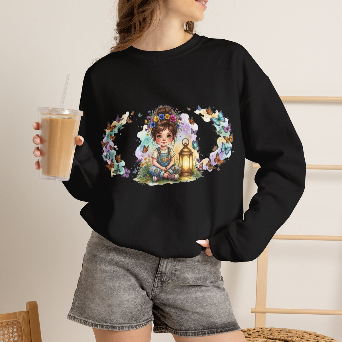 Sweatshirt mit Mädchen, Laterne und Schmetterlingen