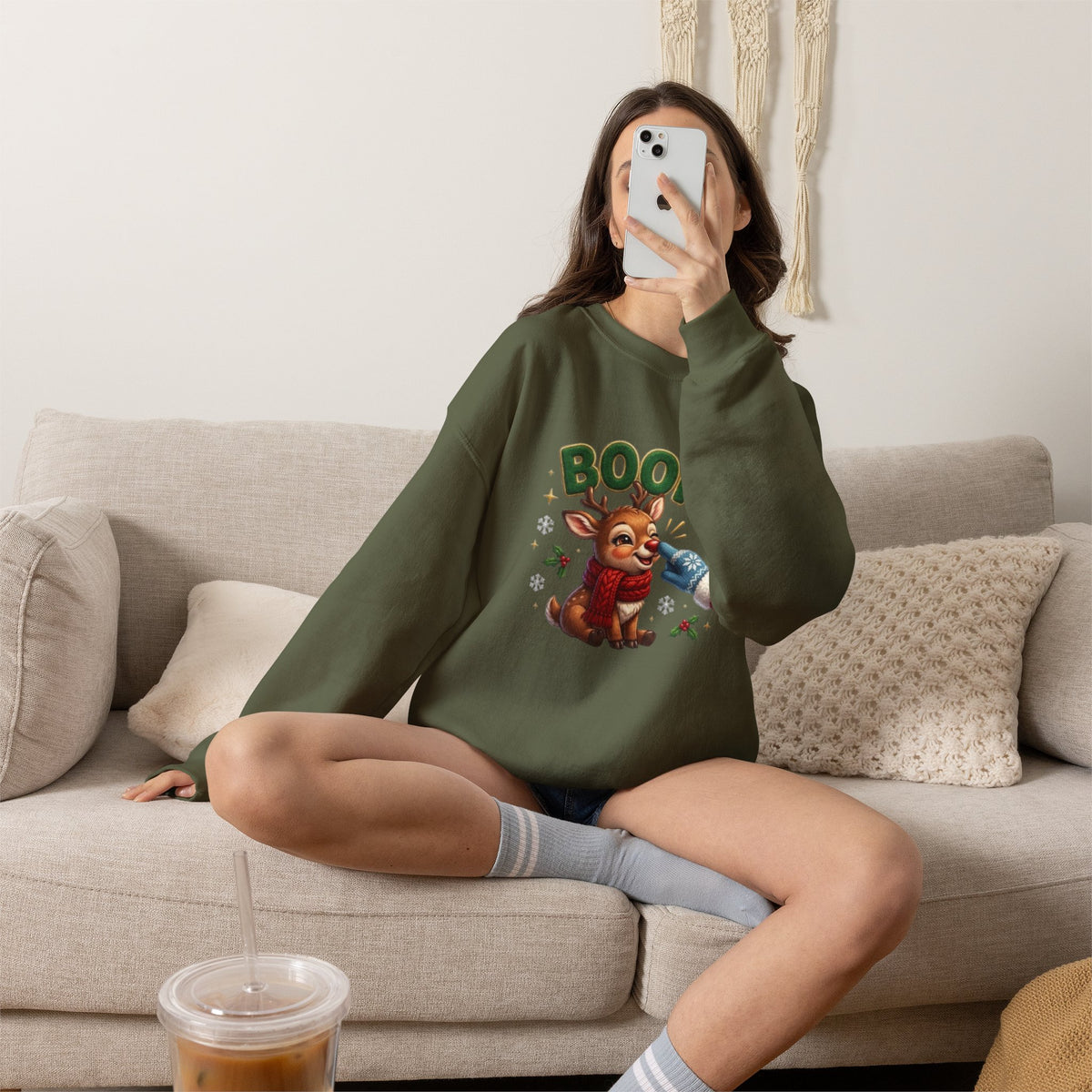 Weihnachtssweatshirt mit Rentier und „BOOP!“-Motiv