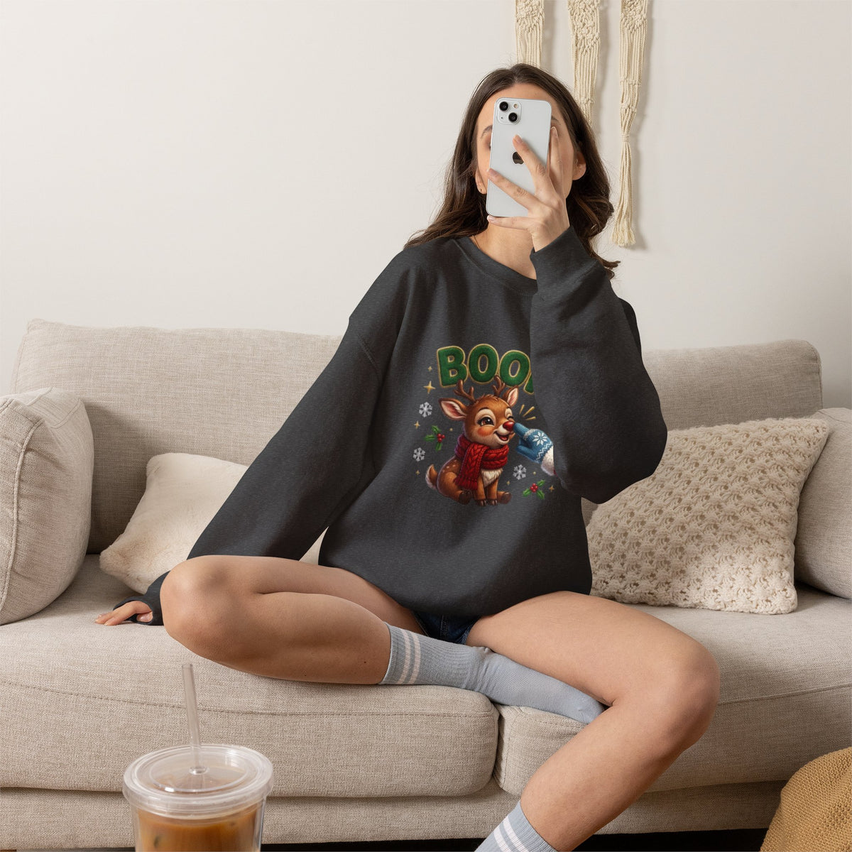 Weihnachtssweatshirt mit Rentier und „BOOP!“-Motiv