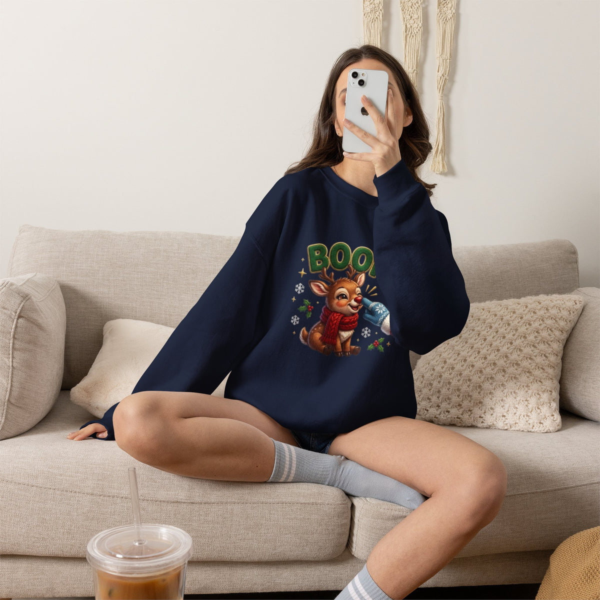 Weihnachtssweatshirt mit Rentier und „BOOP!“-Motiv