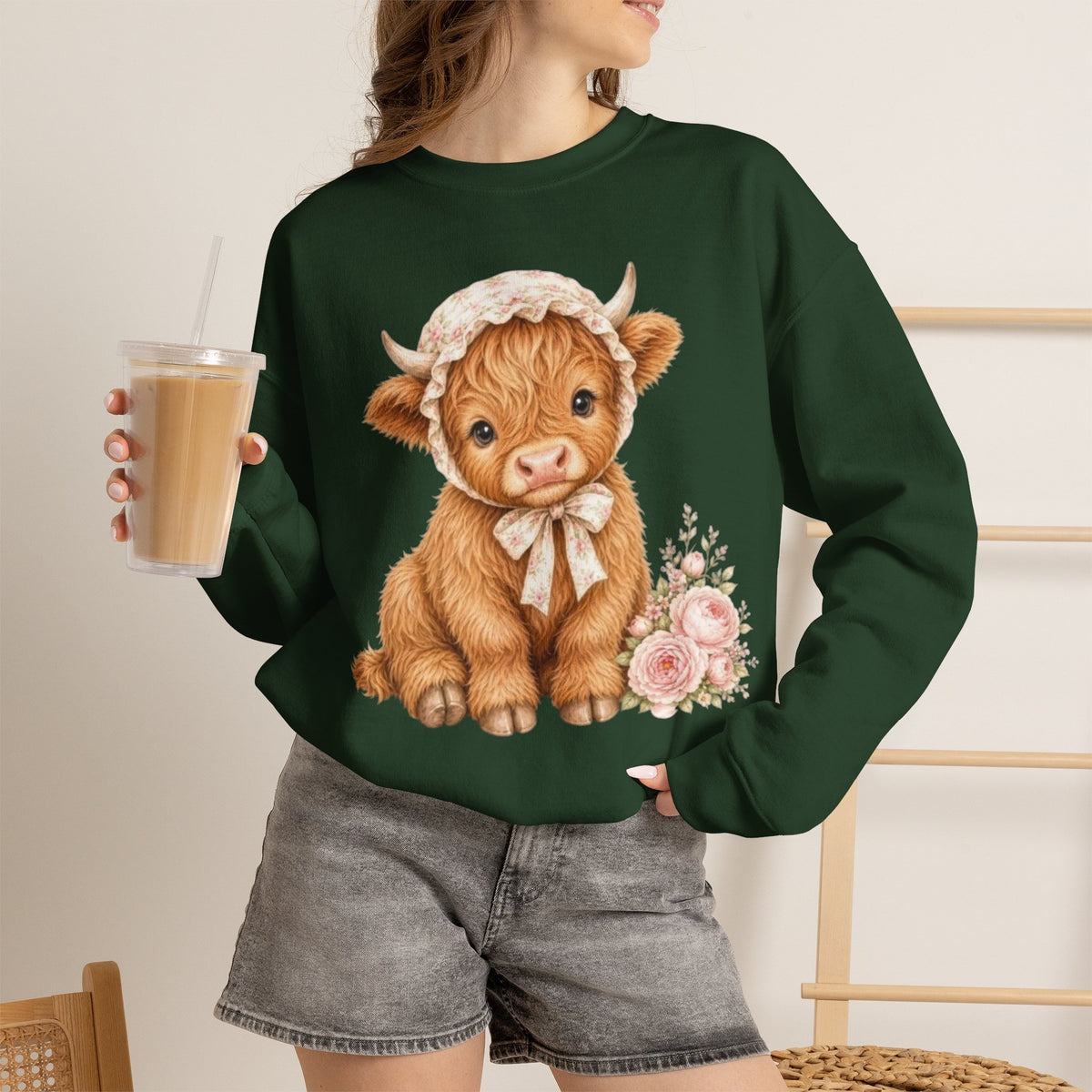 Sweatshirt mit Hochlandkalb und rosa Blumen