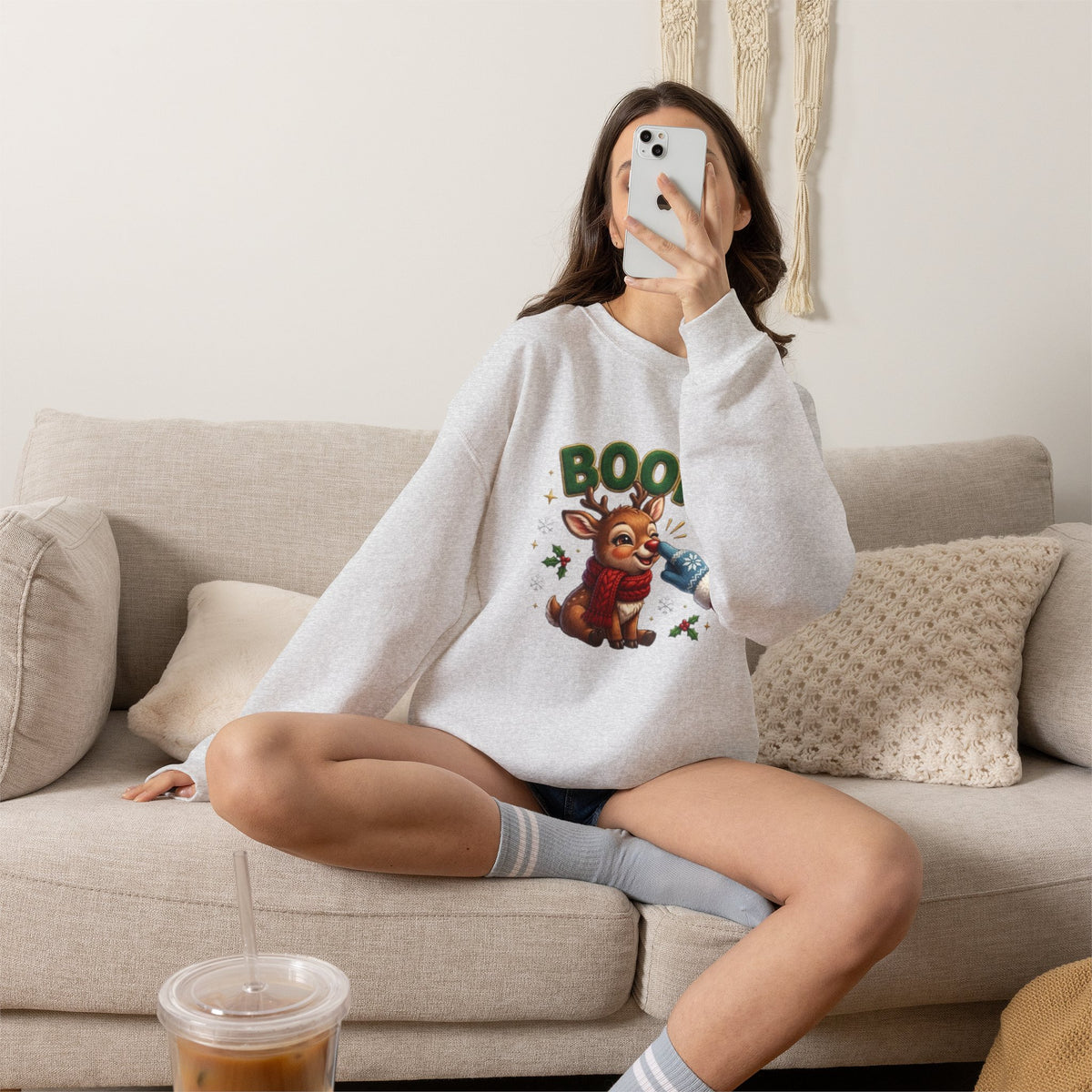 Weihnachtssweatshirt mit Rentier und „BOOP!“-Motiv