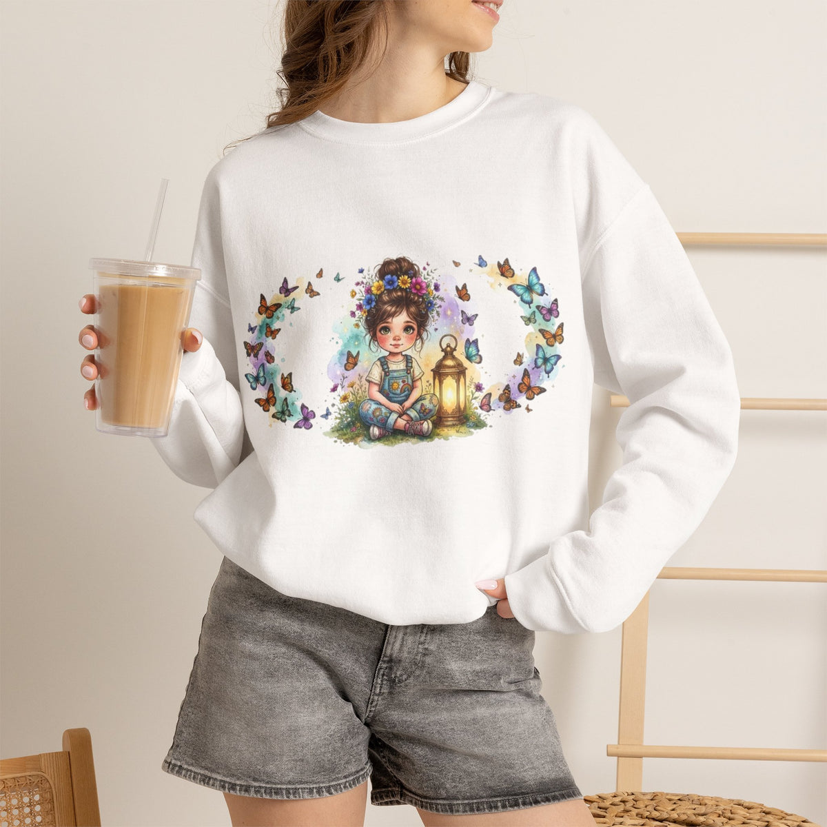 Sweatshirt mit Mädchen, Laterne und Schmetterlingen