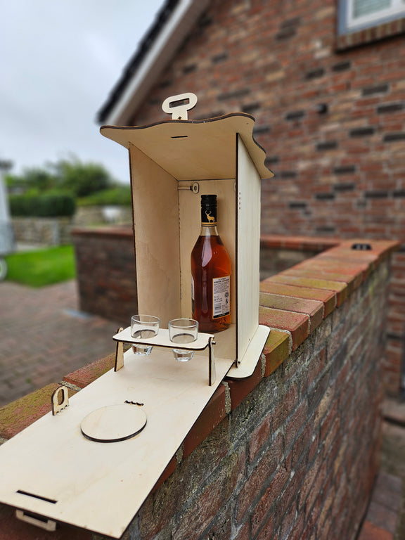 🐦 Zwitscherkasten – Flaschen- & Glashalter in Vogelhaus-Optik