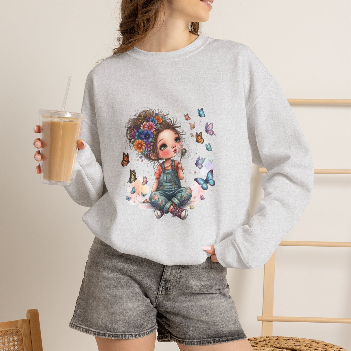 Sweatshirt mit Mädchen-Motiv, Blumen und Schmetterlingen