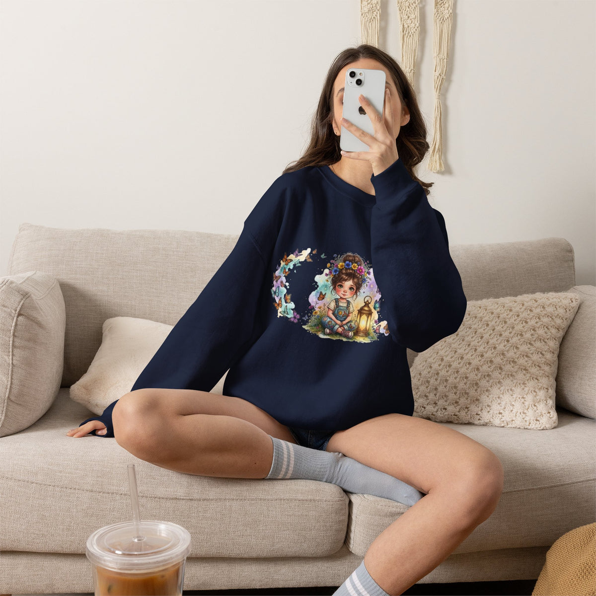 Sweatshirt mit Mädchen, Laterne und Schmetterlingen