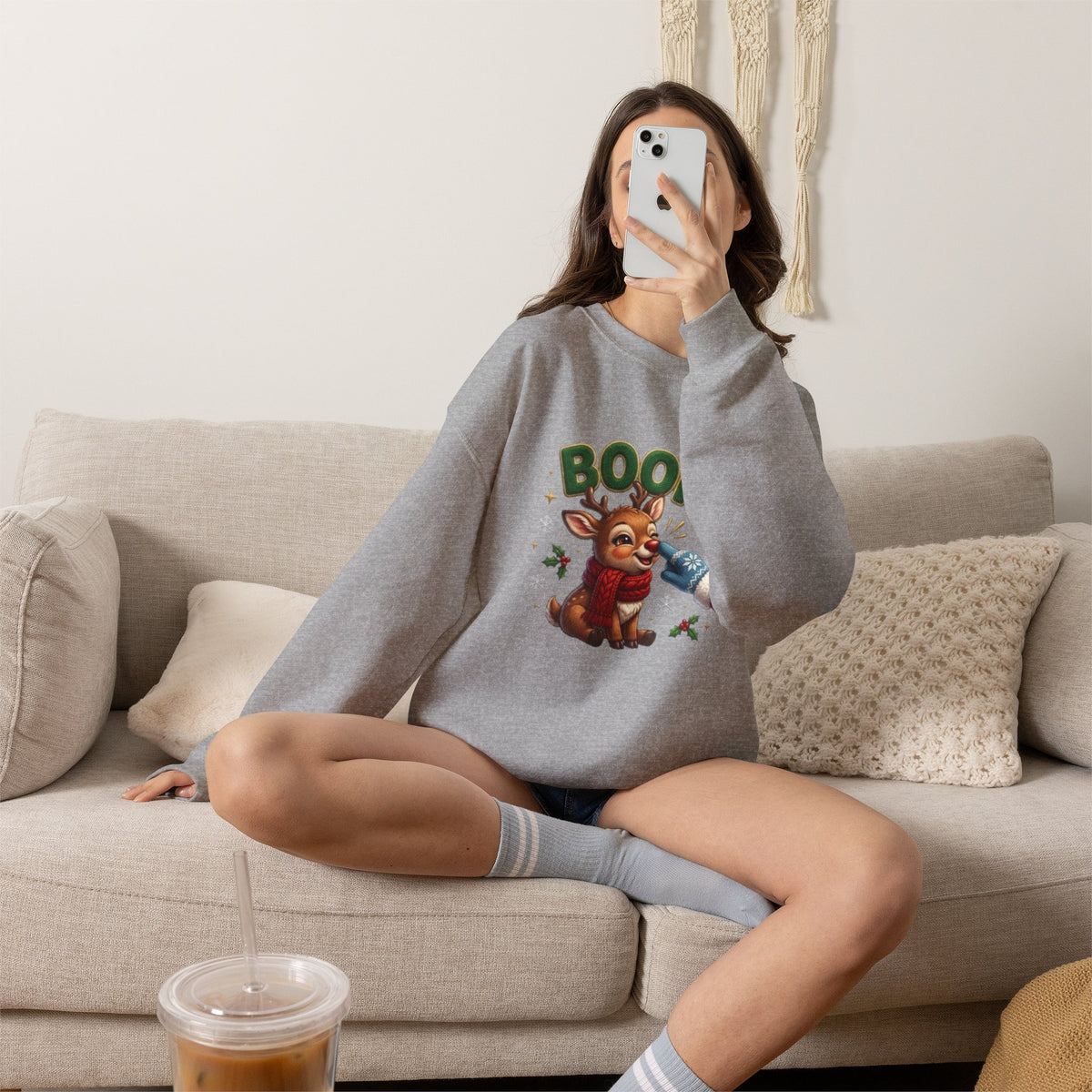 Weihnachtssweatshirt mit Rentier und „BOOP!“-Motiv