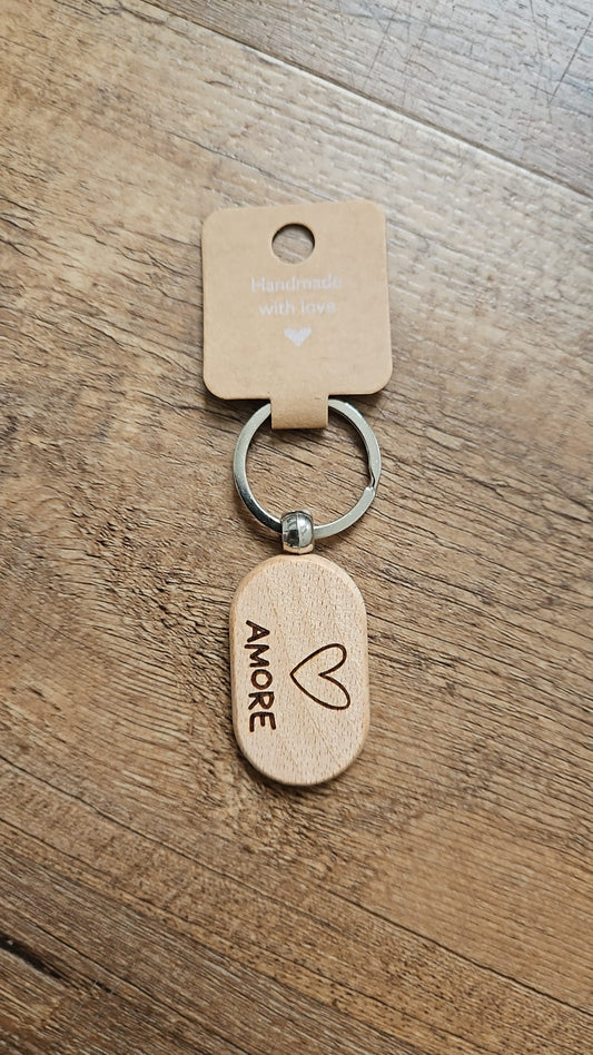 *Edler Schlüsselanhänger aus Holz und Edelstahl – mit Lasergravur*