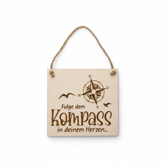 Holzschild Folge dem Kompass – Produktfoto weißer Hintergrund