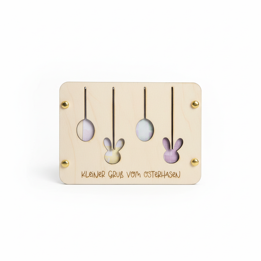 Osterkarte aus Holz mit hängenden Hasen und Eiern - Kleiner Gruß vom Osterhasen