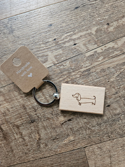 Schlüsselanhänger mit Dackel-Motiv – Holz & Metall, lasergraviert
